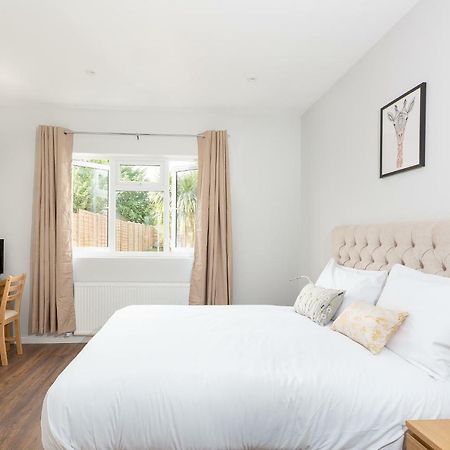 Austin David Apartments 해로우 외부 사진